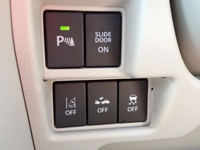 スペーシア（スズキ）の車両写真