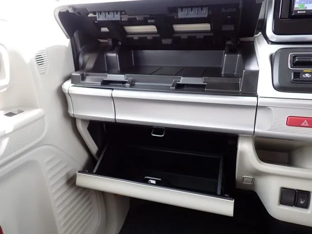 スペーシア（スズキ）の車両写真