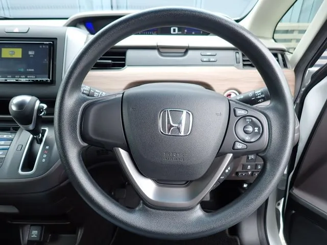 フリード（ホンダ）の車両写真