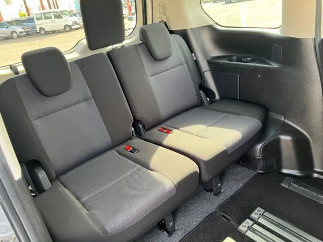 セレナ　Ｓハイブリッド　４ＷＤ（ニッサン）の車両写真