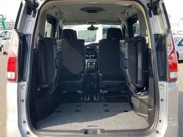 セレナ　Ｓハイブリッド　４ＷＤ（ニッサン）の車両写真