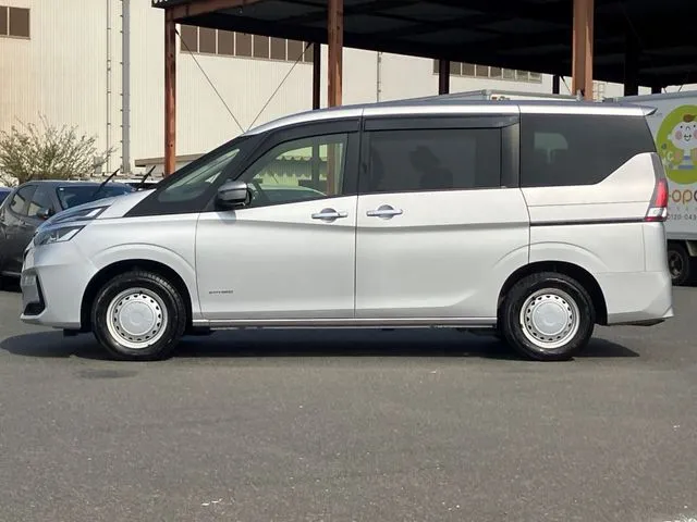 セレナ　Ｓハイブリッド　４ＷＤ（ニッサン）の車両写真