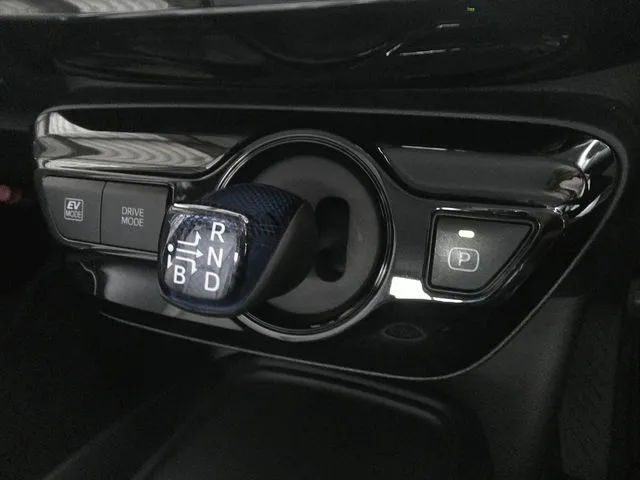 プリウス　４ＷＤ（トヨタ）の車両写真