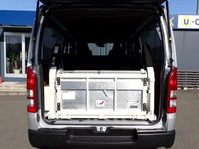 ハイエースバン　４ＷＤ（トヨタ）の車両写真