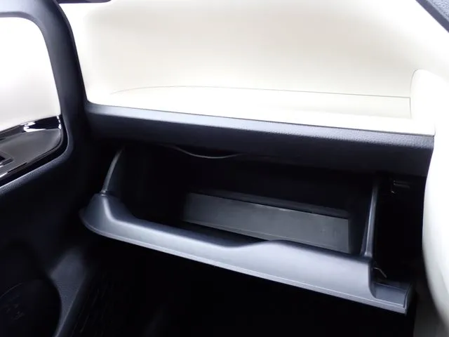 ノア　ハイブリッド（トヨタ）の車両写真