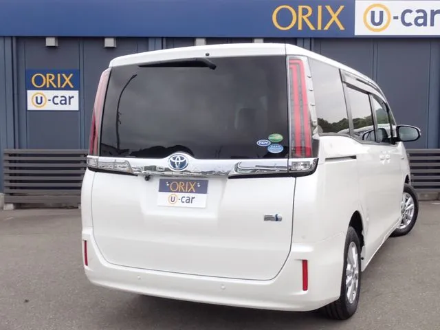 ノア　ハイブリッド（トヨタ）の車両写真