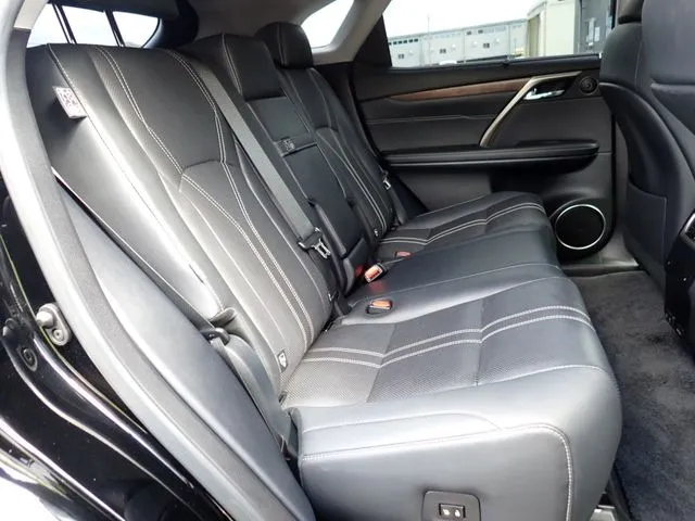 レクサス　ＲＸ４５０ｈ　２ＷＤ（トヨタ）の車両写真