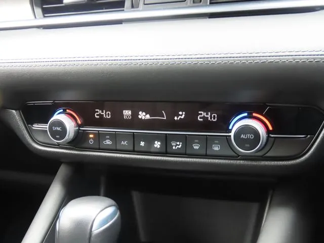 マツダ　ＭＡＺＤＡ６　セダン