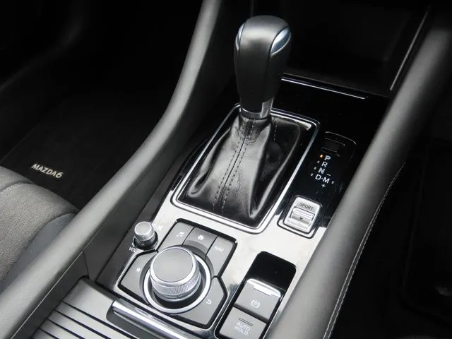 マツダ　ＭＡＺＤＡ６　セダン