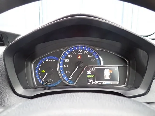 カローラフィールダー　ハイブリッド（トヨタ）の車両写真
