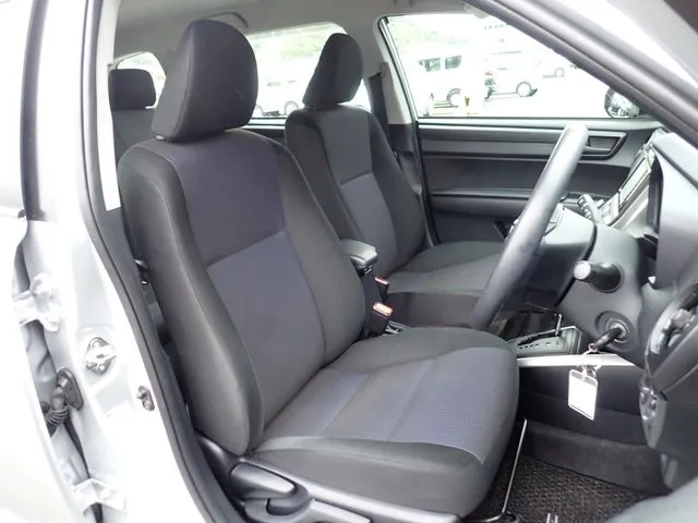 カローラフィールダー　ハイブリッド（トヨタ）の車両写真