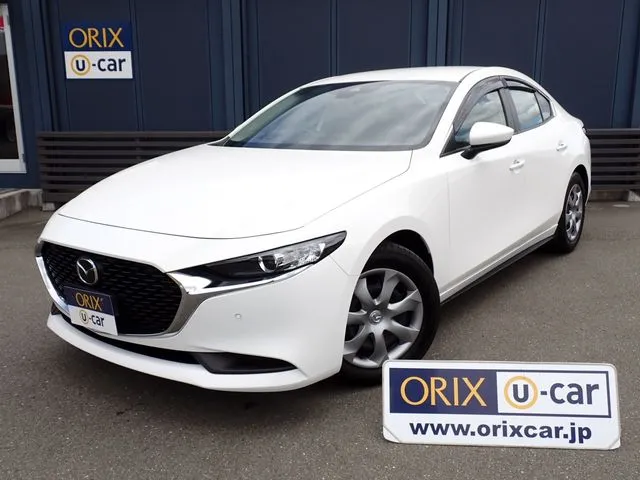 マツダ　ＭＡＺＤＡ３　セダン