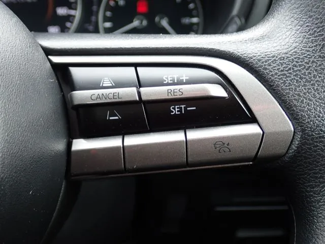 マツダ　ＭＡＺＤＡ３　セダン