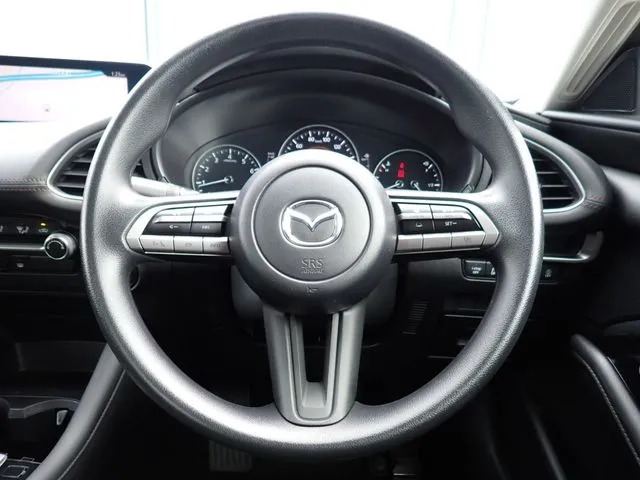 マツダ　ＭＡＺＤＡ３　セダン