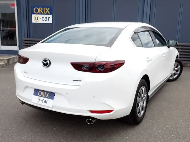マツダ　ＭＡＺＤＡ３　セダン