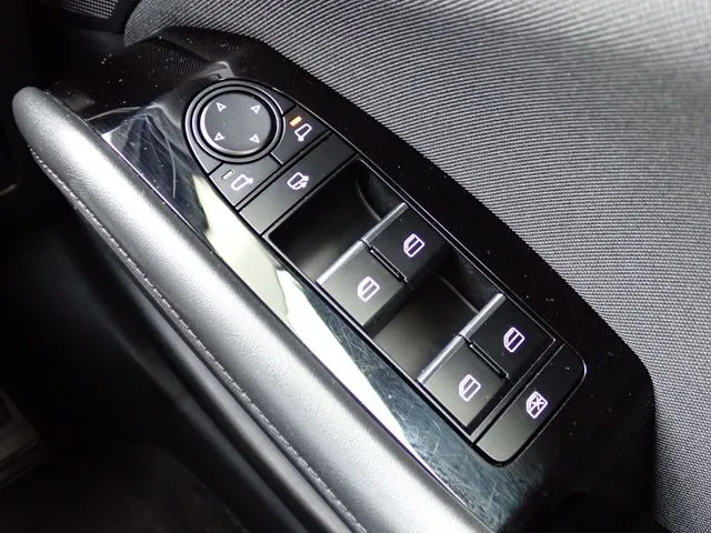 マツダ　ＭＡＺＤＡ３　セダン