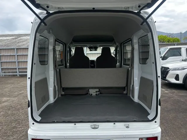 エブリイバン（スズキ）の車両写真