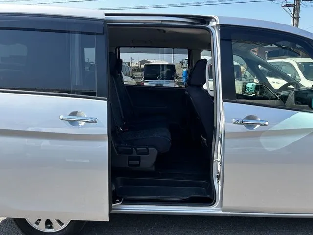セレナ　Ｓハイブリッド（ニッサン）の車両写真