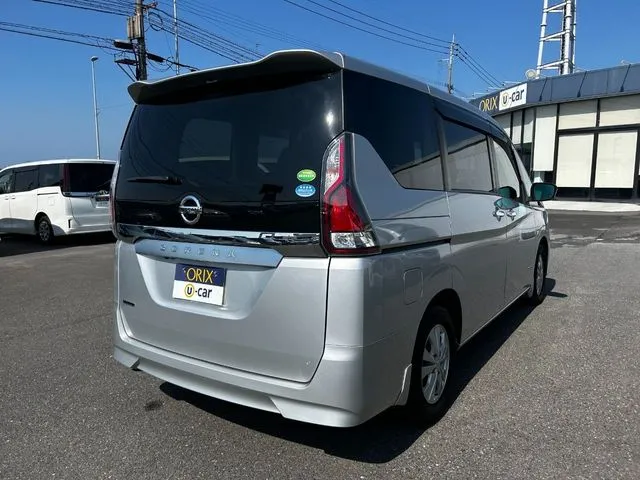 セレナ　Ｓハイブリッド（ニッサン）の車両写真