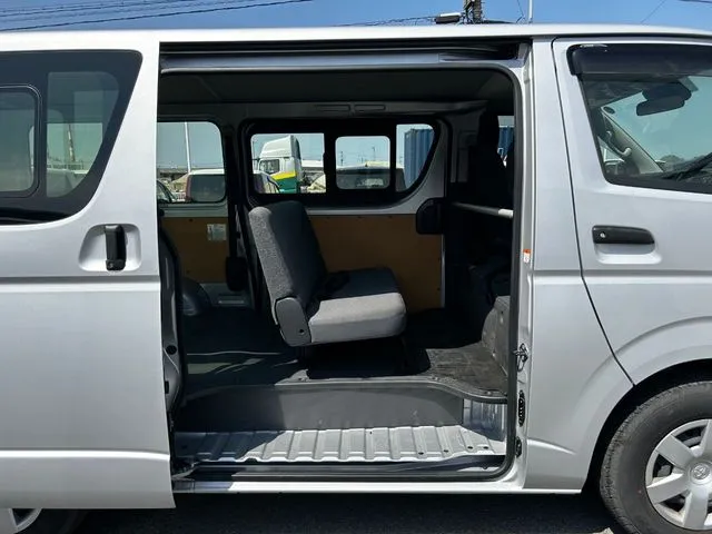 ハイエースバン　１．１５ｔ　２ＷＤ（トヨタ）の車両写真