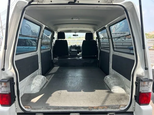 ボンゴバン　１．１５ｔ　２ＷＤ（マツダ）の車両写真