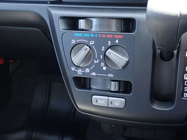 ミラ　イース　４ＷＤ（ダイハツ）の車両写真