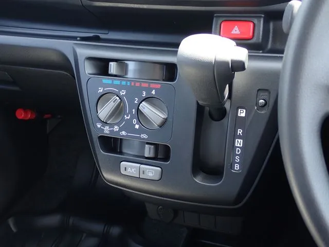 ミラ　イース　４ＷＤ（ダイハツ）の車両写真