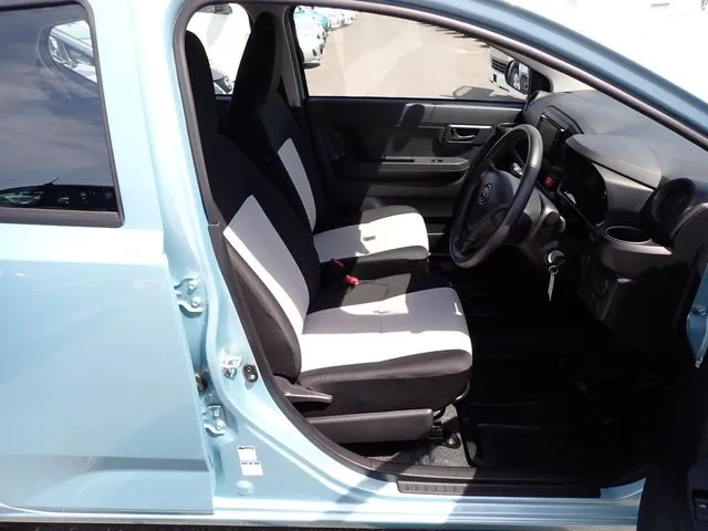 ミラ　イース　４ＷＤ（ダイハツ）の車両写真