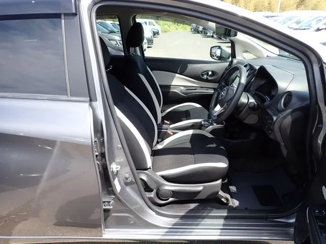 ノート（ニッサン）の車両写真