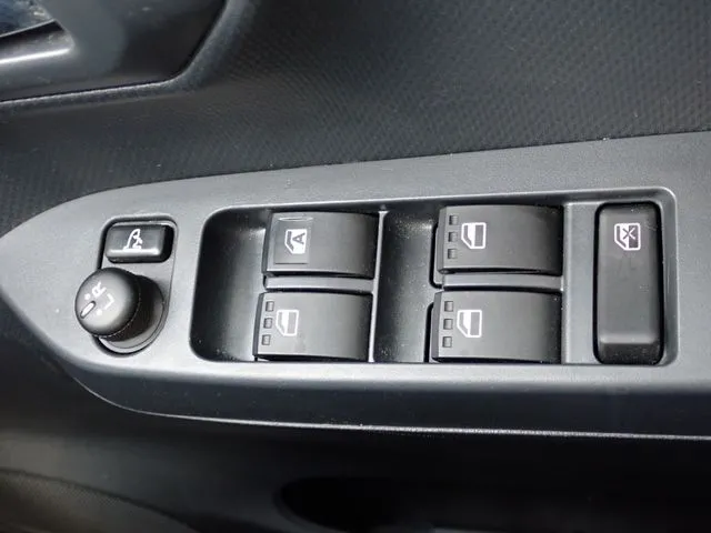ミラ　イース（ダイハツ）の車両写真