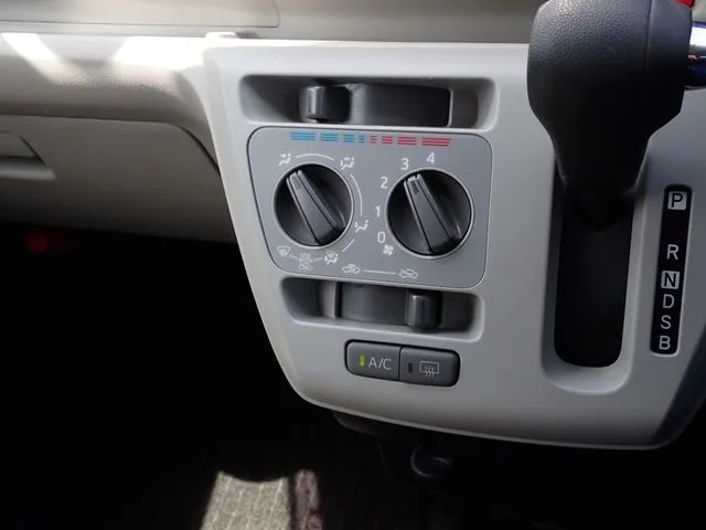ミラ　イース（ダイハツ）の車両写真
