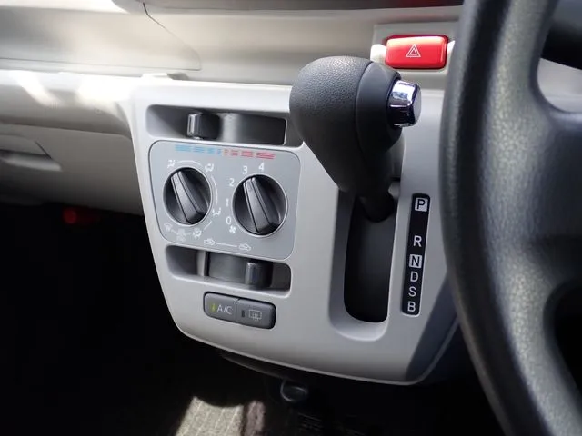 ミラ　イース（ダイハツ）の車両写真