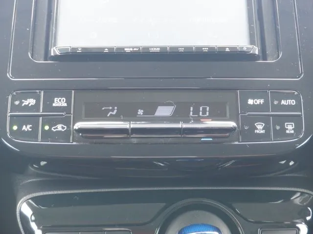プリウス（トヨタ）の車両写真