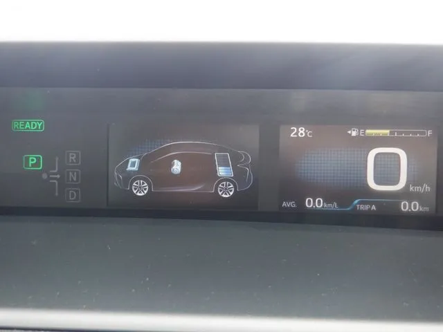 プリウス（トヨタ）の車両写真