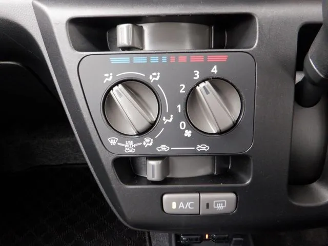 ミラ イース(ダイハツ)の車両写真
