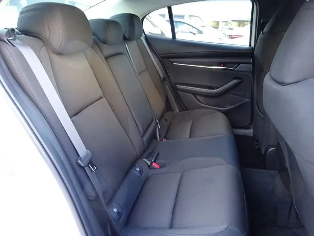 MAZDA3 セダン(マツダ)の車両写真