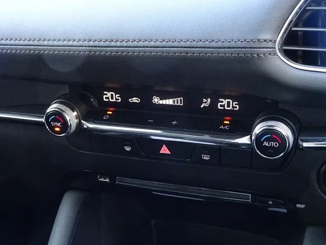 MAZDA3 セダン(マツダ)の車両写真