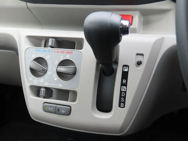 ミラ イース(ダイハツ)の車両写真