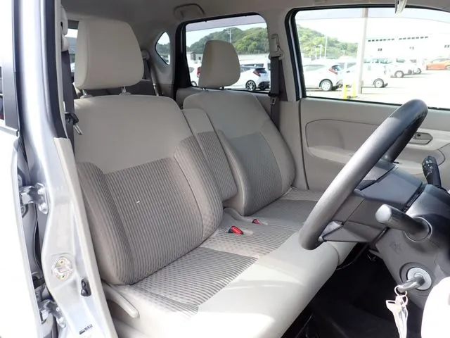 ムーヴ（ダイハツ）の車両写真