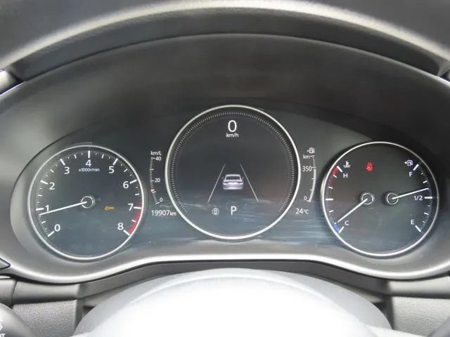 ＭＡＺＤＡ３　セダン（マツダ）の車両写真