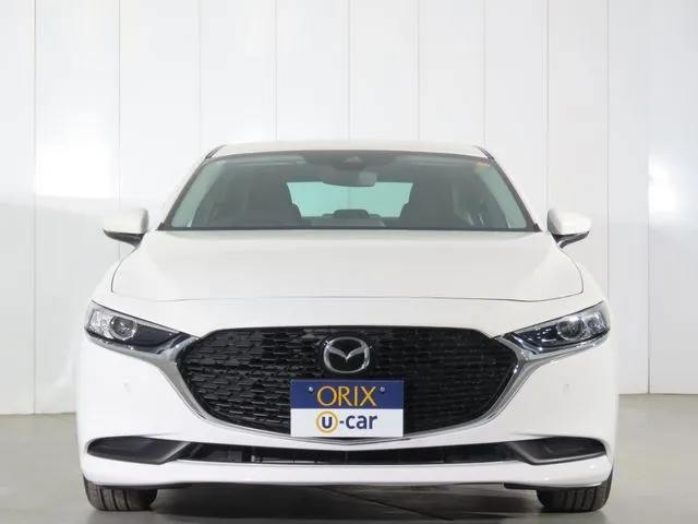 ＭＡＺＤＡ３　セダン（マツダ）の車両写真