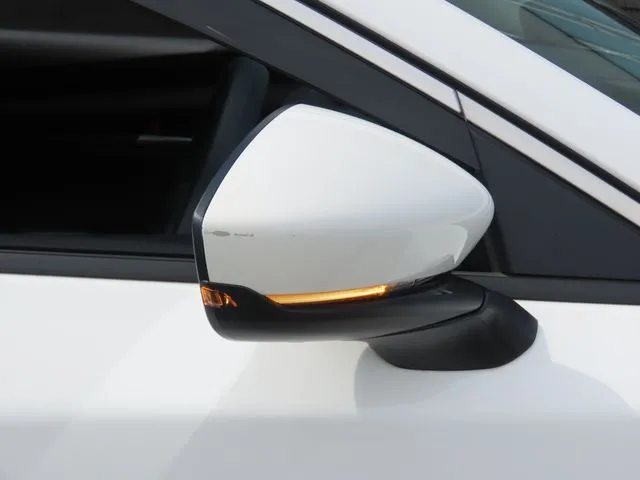 ＭＡＺＤＡ３　セダン（マツダ）の車両写真