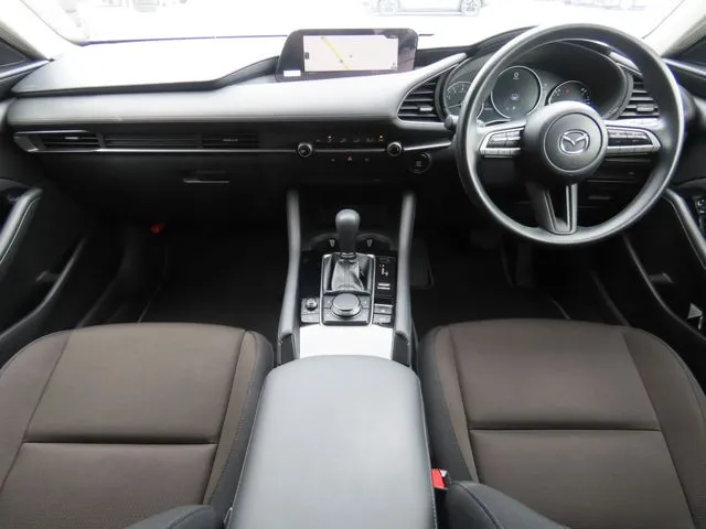 ＭＡＺＤＡ３　セダン（マツダ）の車両写真
