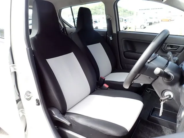 ミラ　イース（ダイハツ）の車両写真