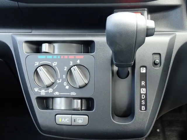 ミラ　イース（ダイハツ）の車両写真