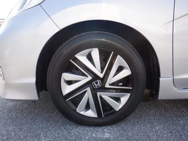 シャトル　ハイブリッド（ホンダ）の車両写真