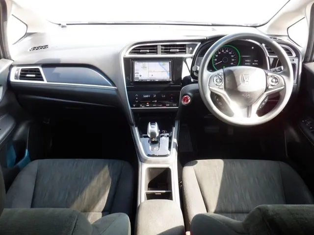 シャトル　ハイブリッド（ホンダ）の車両写真