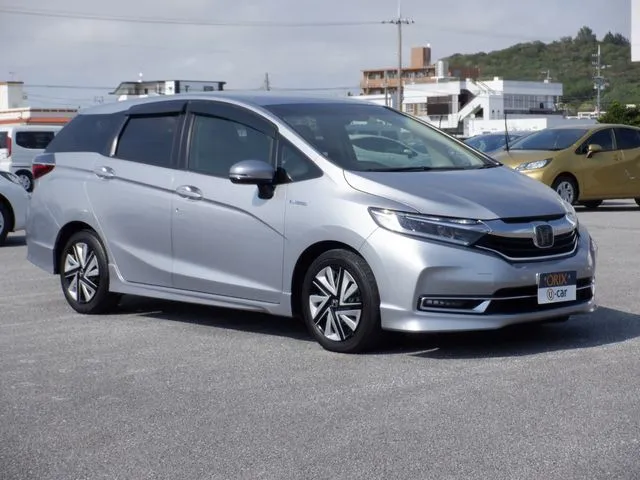シャトル　ハイブリッド（ホンダ）の車両写真