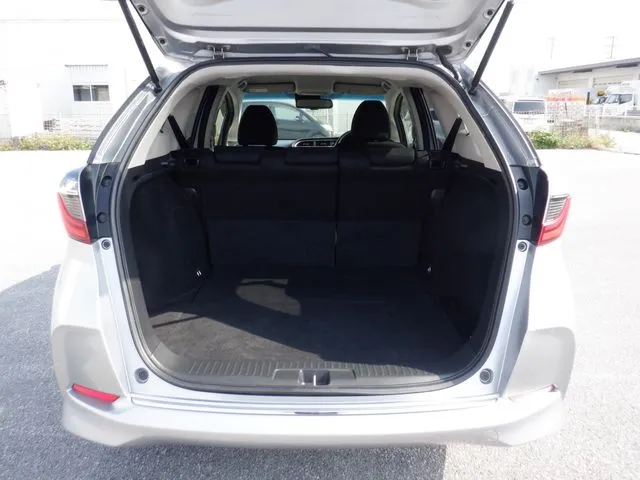 シャトル　ハイブリッド（ホンダ）の車両写真