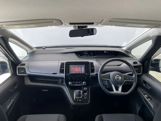 セレナ（ニッサン）の車両写真